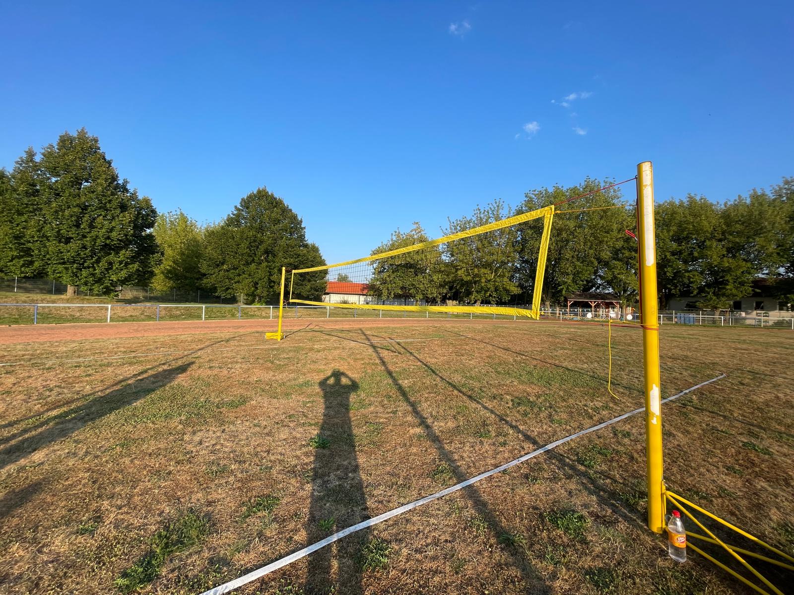 Rasenfeld auf dem Sportplatz in Bürgel